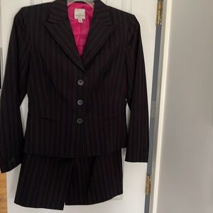 Anne Klein women suit pinstriped 3-Button pencil Skirt Suit, size 6